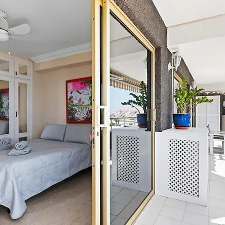 דירה Spacious With Large Terrace,5 Min *