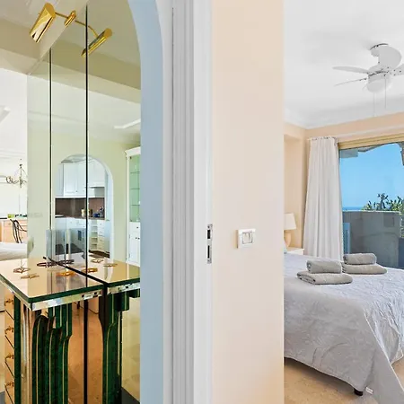 דירה Spacious With Large Terrace,5 Min *