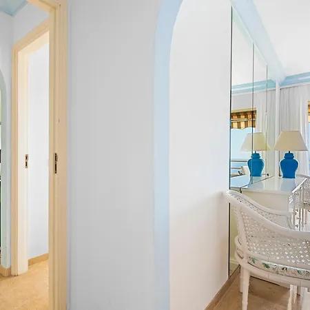 Spacious With Large Terrace,5 Min Apartamento Puerto de Santiago (Tenerife)