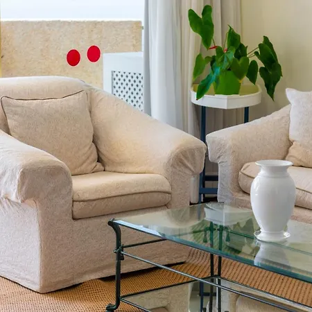 דירה Spacious With Large Terrace,5 Min *