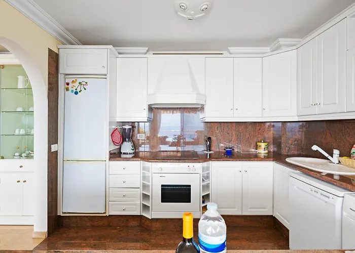 Spacious With Large Terrace,5 Min * Puerto de Santiago