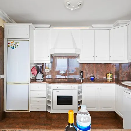 Spacious With Large Terrace,5 Min * 푸에르토 데 산티아고